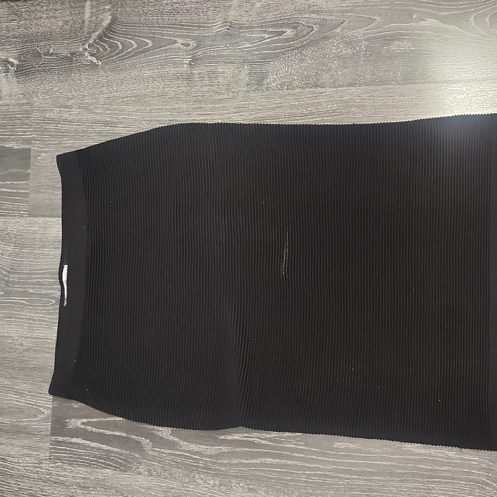Jennifer Lopez size large lined black pencil skirt.